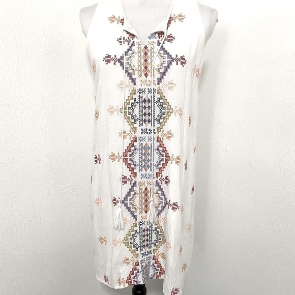 C|C Chic Connection White Medium Embroidered Boho Shift Dress with Inner Lining - Picture 1 of 10